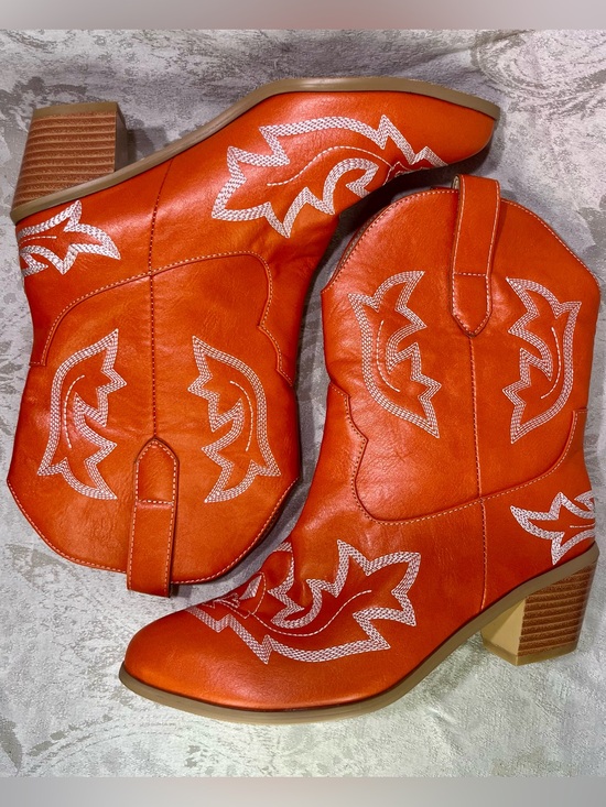 Shoes - Embroidered Western Ankle Boot